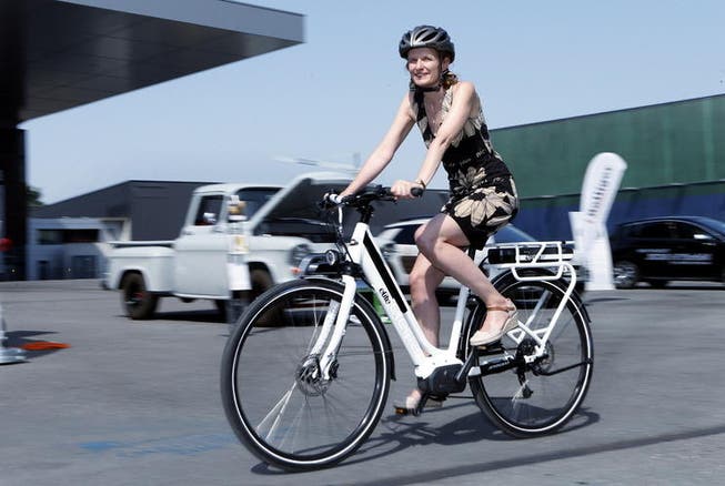 Rund 7 Prozent der Schweizer haushalte verfügen über ein E-Bike. (Bild: Werner Schelbert (Zug, 3. Juli 2015))