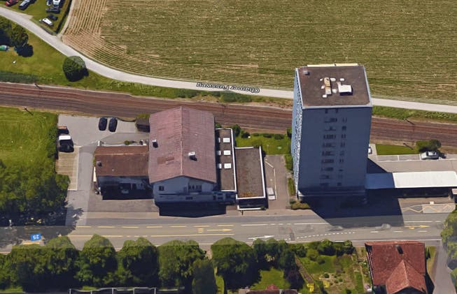 Die Liegenschaft Chamerstrasse 115 liegt neben dem «Rialto»-Hochhaus. (Bild: Screenshot Google Maps)