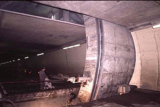 Die Bunker-Tore der Zivilschutzanlage Sonnenberg wurden letztmals 1987 geschlossen. (Bild: Privatarchiv J. Stadelmann)