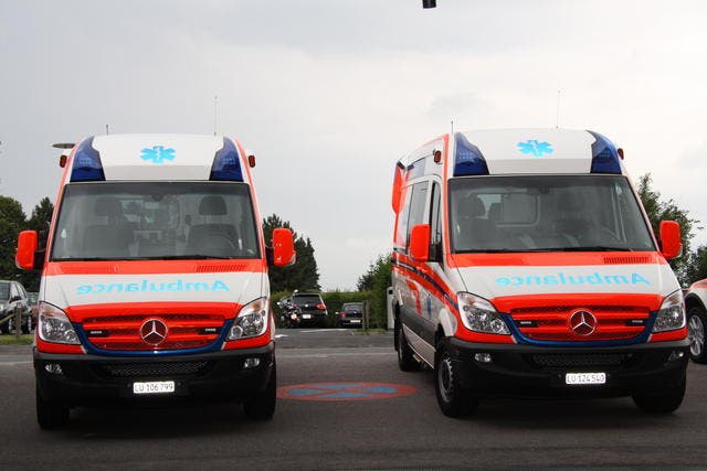 Die beiden neuen Einsatzfahrzeuge des Rettungsdienstes am Luzerner Kantonsspital. (Bild: PD)