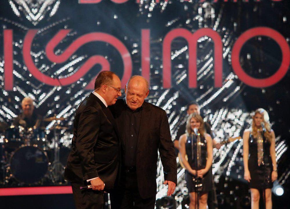 Legenden unter sich: Joe Cocker mit Bernard Thurnheer in dessen letzter Sendung "Benissimo" am 1. Dezember 2012. (Bild: Keystone)