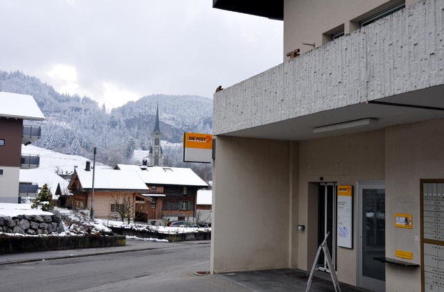 Die Poststelle in Lungern wird im Sommer geschlossen und durch eine Agentur ersetzt. (Bild: Adrian Venetz (Lungern, 26. Februar 2016))