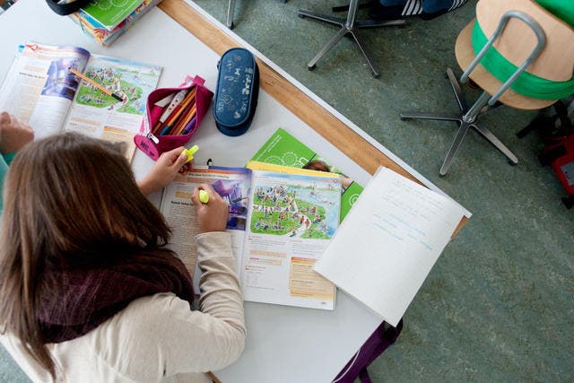 Im Sommer 2014 treten prozentual mehr Mädchen in die Kantonsschulen und auf das Sekundar-Niveau A über als Knaben. (Bild: Boris Bürgisser / Neue LZ)