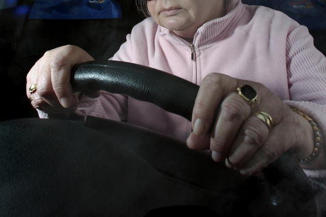 So oder so: Wer autofahren will, muss ab 70 alle zwei Jahre zum Test. (Bild: Archiv / Adrian Beer / Neue LZ)