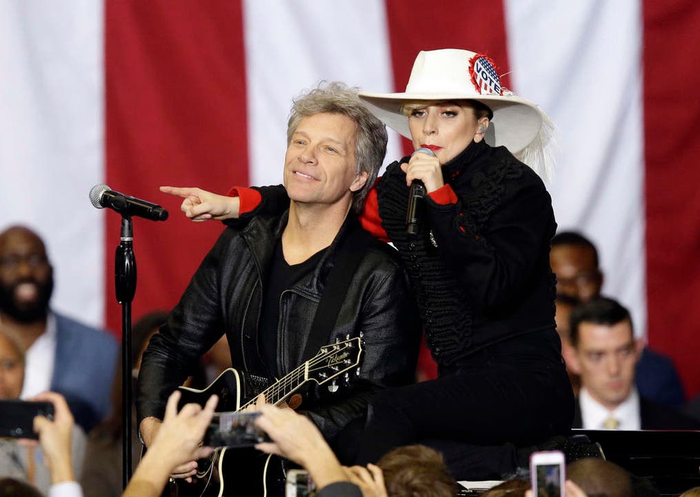 Jon Bon Jovi und Lady Gaga unterstützen Hillary Clinton. (Bild: Keystone)