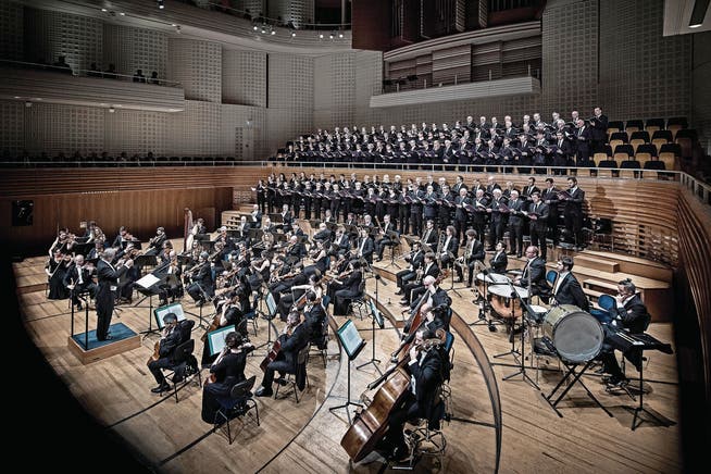 Das Orchestra Filarmonica Italiana Piacenza konzertiert mit zwei Chören im KKL. (Bild: Pius Amrein (Luzern, 18. März 2017))