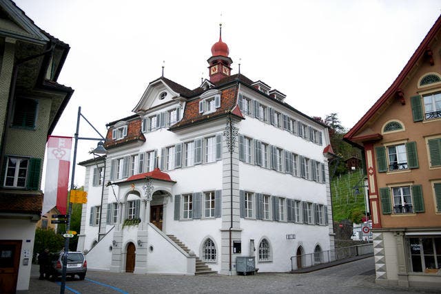 Hinter diesen Mauern gab es kein Abrücken vom Sparkurs: Das Rathaus in Sarnen, in dem auch der Kantonsrat tagt. (Bild: Corinne Glanzmann / Neue OZ)