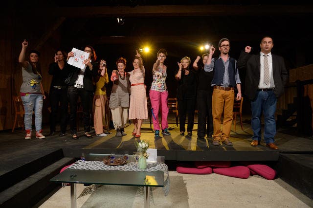 Der Kanton Luzern will die Kultur auf dem Land stärker fördern. Auf dem Bild: Die Theater Gruppe Schötz spielt das Stück «Die Frauen von Killing».