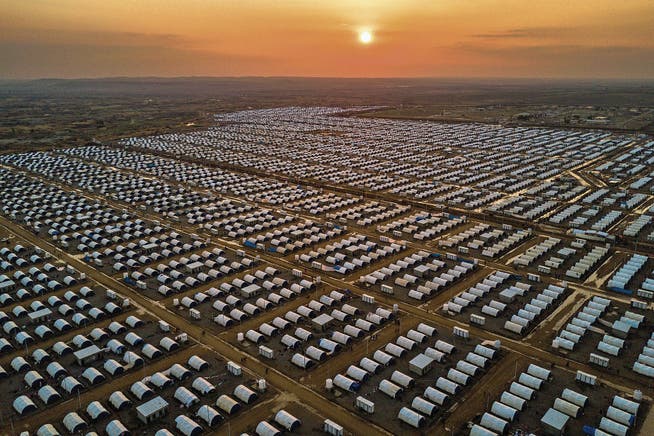 Unterkunft für Tausende Flüchtlinge: ein Zeltlager rund 30 Kilometer östlich von Mossul. (Bild: Philipp Schmidli (28. Dezember 2016))