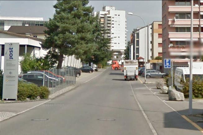 Auch auf der Täschmattstrasse gilt ab Frühjar 2018 Tempoo 30. (Bild: Google Streetview)
