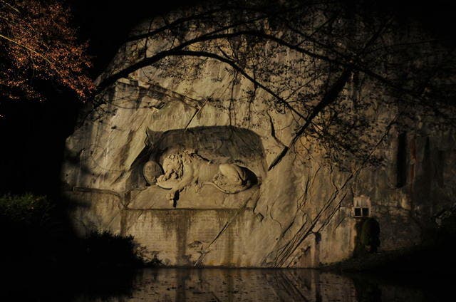 So wird das Löwendenkmal in der Stadt Luzern nachts künftig beleuchtet. (Bild: PD)