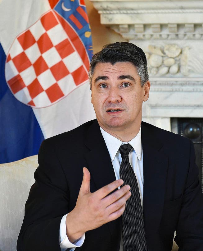 Bleibt er an der Spitze? Der kroatische Premier Zoran Milanovic (49). (Bild: Epa/Andy Rain)