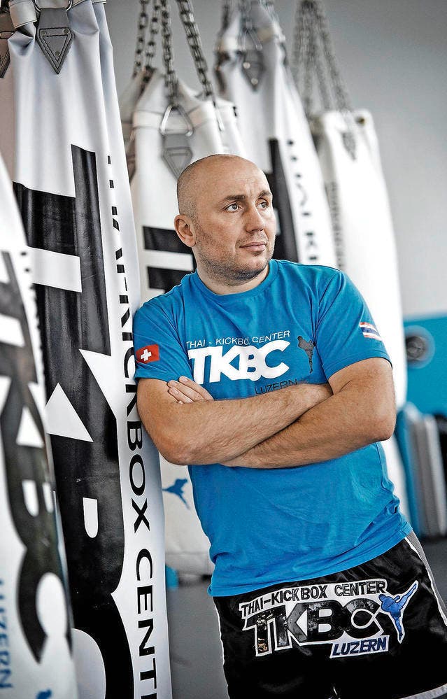 War in seiner Aktivzeit je zweimal Welt- und Europameister im Thaiboxen: der 42-jährige Thomas Hladky aus Horw. (Bild: Pius Amrein / Neue LZ)