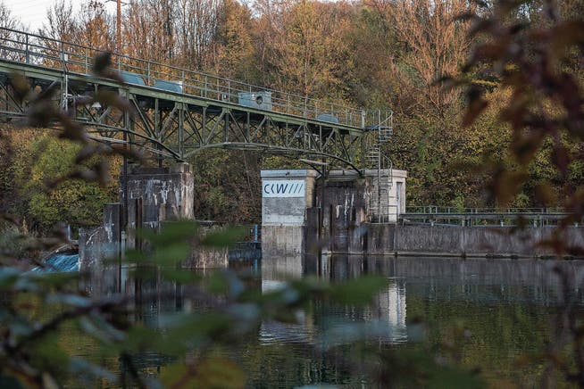 Das Wasserkraftwerk der CKW beim Hauptsitz in Rathausen. (Bild: Dominik Wunderli (Emmen, 3. November 2017))