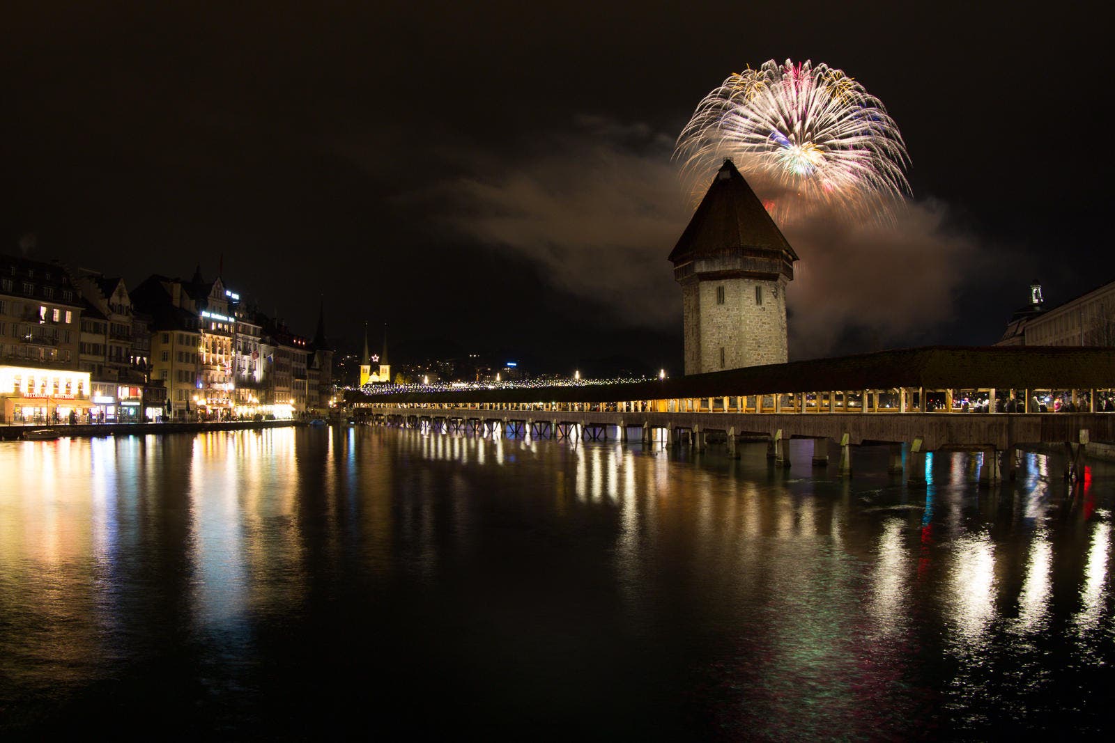 Neujahrs-Feuerwerk über Luzern | Luzerner Zeitung