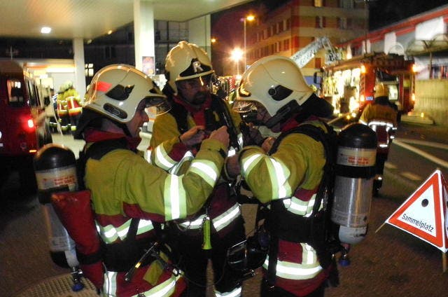 Rund 60 Feuerwehrleute standen im Einsatz. (Bild: Feuerwehr Stadt Luzern)
