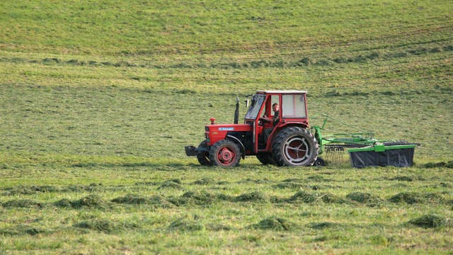 ENERGIE: Bauern sollen sparsamer Traktor fahren