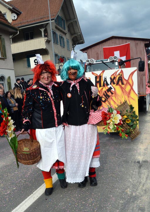 Tobelhäxä am Sarner Jodlerfest ... (Bild: Romano Cuonz (Neue NZ))
