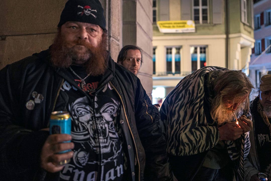 SWISS PRESS PHOTO 18 - 3. PREIS ALLTAG: DOM SMAZ - Obdachlose suchen in Lausanne eine Unterkunft für die Nacht. (Bild: (SWISS PRESS PHOTO/Dom Smaz fuer Le Matin Dimanche))