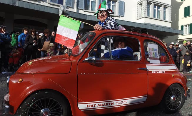 Schöne Autos, schöne Männer: So stellt man sich Italien vor. (Bild: Geri Holdener, Bote der Urschweiz)