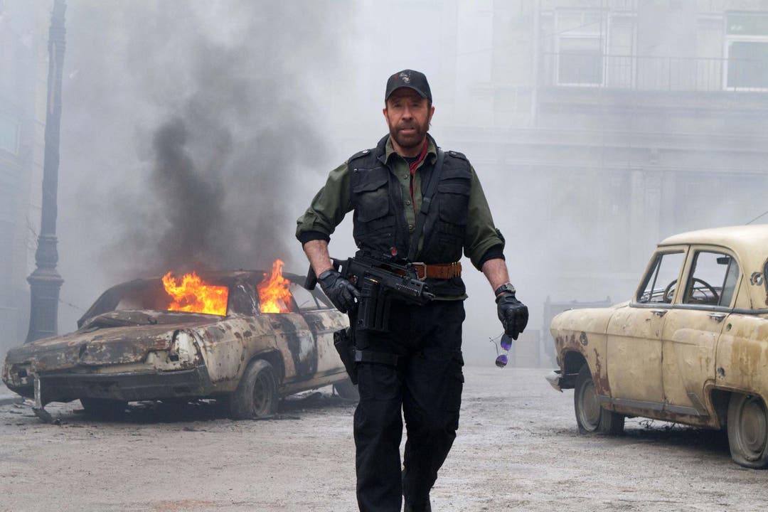 US-Schauspieler Chuck Norris wird am 10. März 75 Jahre alt. In «The Expendables 2» hatte er 2012 seinen letzten Actionfilauftritt. Wir haben zu Ehren seines Geburtstages die besten Chuck Norris Witze ausgesucht. (Bild: AP/Frank Masi)