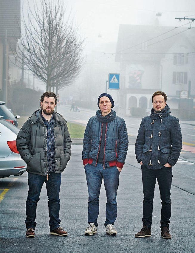 Hinterwonderland mit Arno Troxler (Drums), Peter Estermann (Piano) und Simon Kaufmann (Bass) (von links). (Bild: PD)