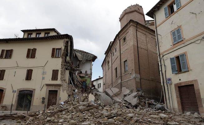 Eingestürzte Häuser in Camerino. (Bild: Alessandra Tarantino / AP)