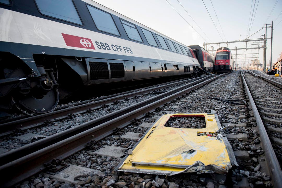 Twoi trains collide in Switzerland (Bild: Keystone / Ennio Leanza)