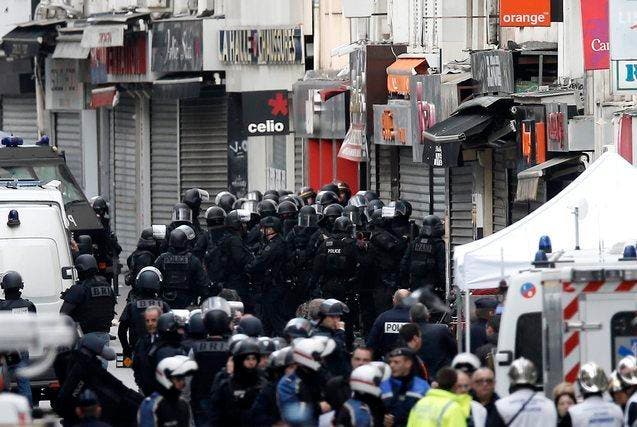 Polizeieinsatz im Pariser Vorortsviertel St. Denis. (Bild: EPA / Etienne Laurent)