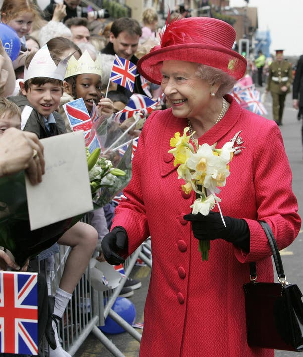 In den vergangenen Jahren sind das Königshaus und die Queen immer beliebter geworden. (Bild: Keystone)