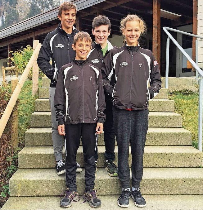 Die vier Teilnehmer des SC Unterschächen; von links: Noel Arnold, Luca Arnold, Josias Muheim und Fiona Christen. (Bild: PD)