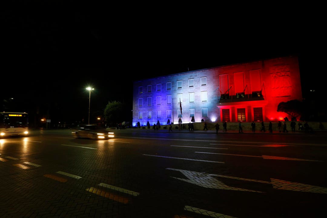 Das Verwaltungsgebäude in Tirana, Albanien. (Bild: EPA/ARMANDO BABANI)
