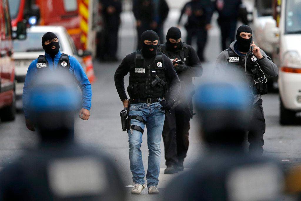 Police operations after Paris attacks (Bild: Keystone)