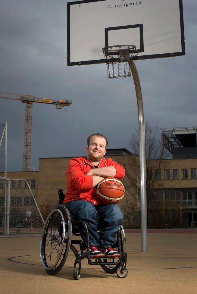 Pascal Bolliger (beim Paraplegiker-Zentrum Nottwil) strahlt Zufriedenheit aus. (Bild: Maria Schmid (24. November 2016))