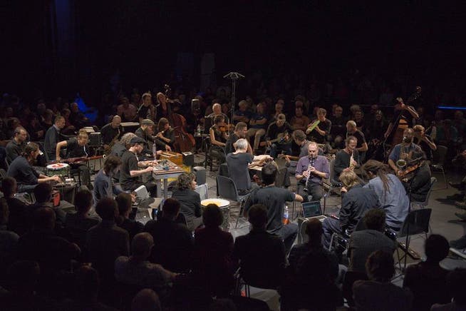 Das Insub Meta Orchestra scheint vor Ort zahlreiche Facetten der Musik neu zu definieren. (Bild: PD/Marcel Meier, Jazzfestival Willisau (31.08.2017))