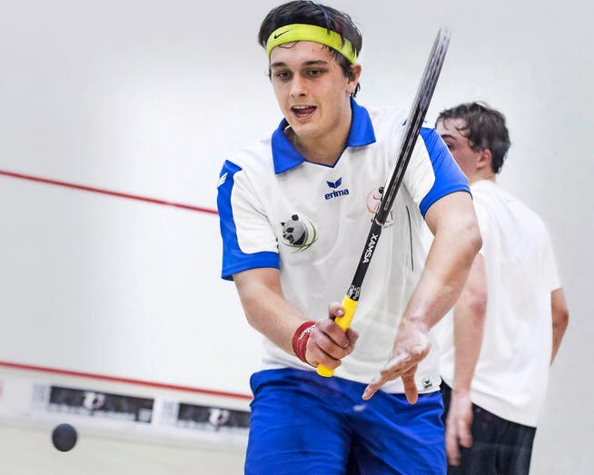 Ist derzeit beim Schweizer Squash-Ranking auf Rang 20 platziert: der 19-jährige Amadeo Costa aus Obernau. (Bild Stefan Kleiser)