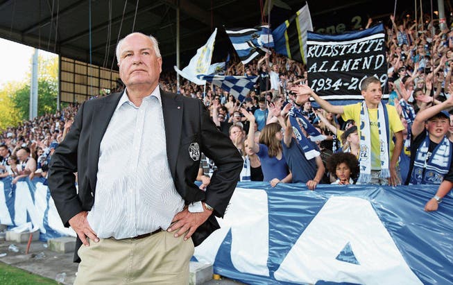 Als FCL-Präsident hatte Walter Stierli selbst die Fans im Griff &ndash; hier im Barrage-Heimspiel gegen Lugano. (Bild: Philipp Schmidli (Luzern, 13. Juni 2009))