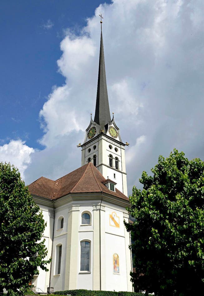 Von Touristen kritisiert: Das Glockenläuten der Kirche Alpnach in den Morgenstunden. (Bild Robert Hess)