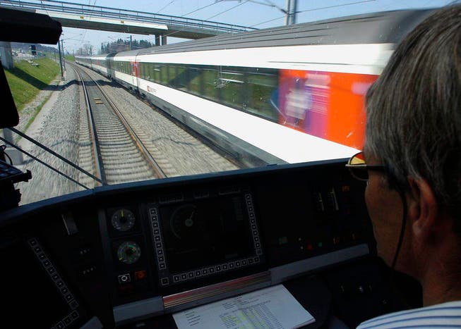 Ein Zug blieb auf der Neubaustrecke zwischen Olten und Bern stecken (Symbolbild). (Bild: Keystone)