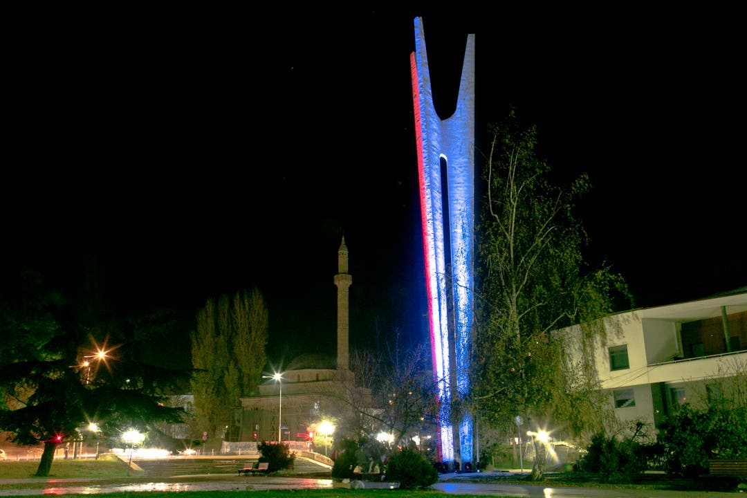 Das Monument für Menschheit und Einheit Pristina. (Bild: AP Photo/Visar Kryeziu)