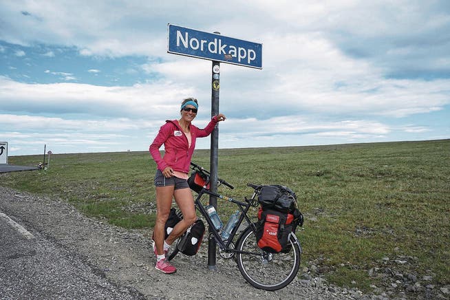 Evelyne Binsack bei ihrer Expedition mit dem Velo zum Nordkap (norwegisch mit zwei p) im Jahr 2016. (Bild: PD)