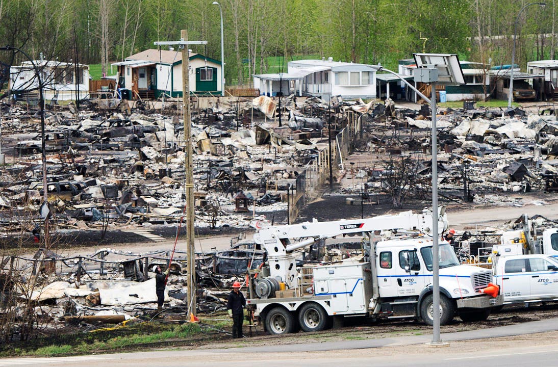 Eine Wohnwagensiedflung ging grösstenteils in Flammen auf. (Bild: Ryan Remiorz/The Canadian Press via AP)