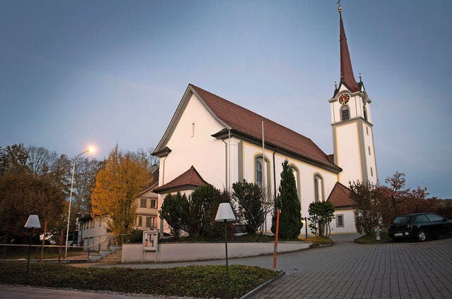 Der Vorplatz der Kirche St. Wendelin soll einladender gestaltet werden. (Bild: Maria Schmid / Neue ZZ)