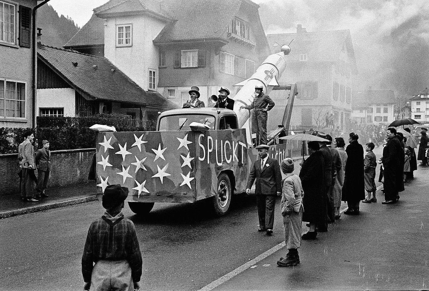 GESCHICHTE: Ausserirdische Ziehen 1958 Durch Uri