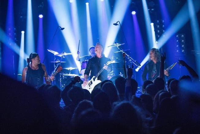 Metallica bei einem Konzert in der TV-Show "Circus Halligalli" im November 2016. (Bild: EPA/JOERG CARSTENSEN)
