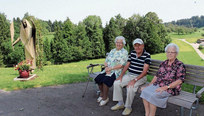 Die Pensionäre geniessen die Aussicht. (Bild: Manuela Bruhin)