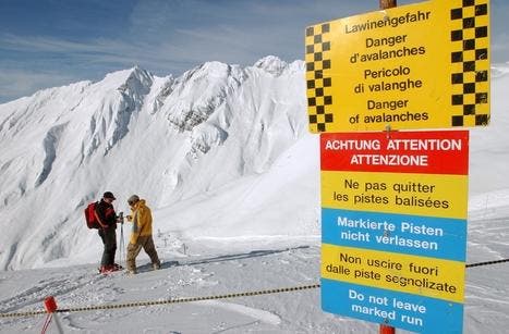 Snowboarder gerieten in Bergnot, weil sie die Warntafeln missachtet hatten. (Archivbild: Keystone)
