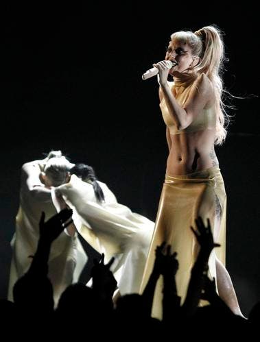 Lady Gaga bei ihrer Grammy-Pferformance. (Bild: Keystone)