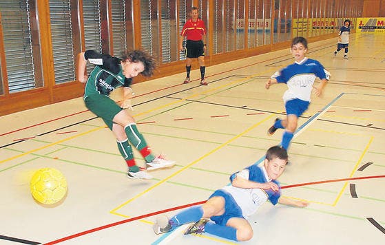 Ball abgeblockt: Die Widnauer U11-Junioren wehrten sich gegen den FC St. Gallen mit grossem Einsatz.