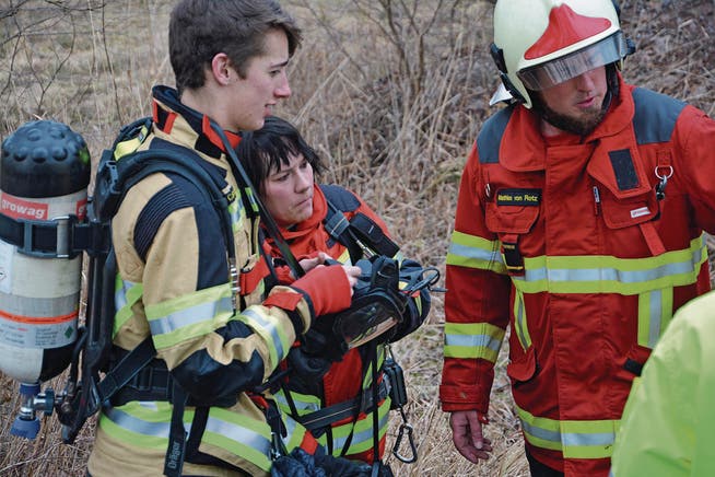 Die angehenden Feuerwehrleute wurden heute auf Herz und Nieren getestet, mit Atemschutzgerät. (Bild: Kurtz Latzer)